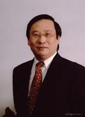 高志凯说，我在国际上，一在有很多人问我说，菲律宾怎么胆敢来对中国？这么，耀武杨威