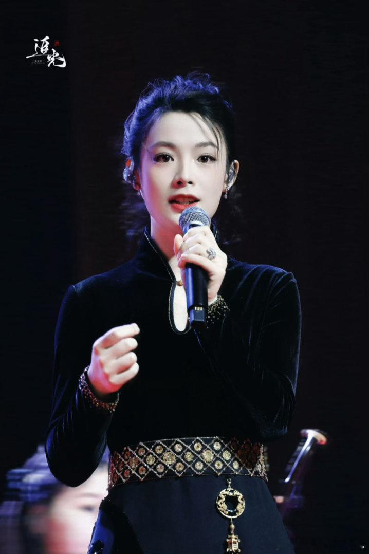 #陈丽君这才是最尊重观众的女扮男装#审美疲劳在哥哥身上是不存在的你笑的时候，我心里被撒了一把跳跳糖你