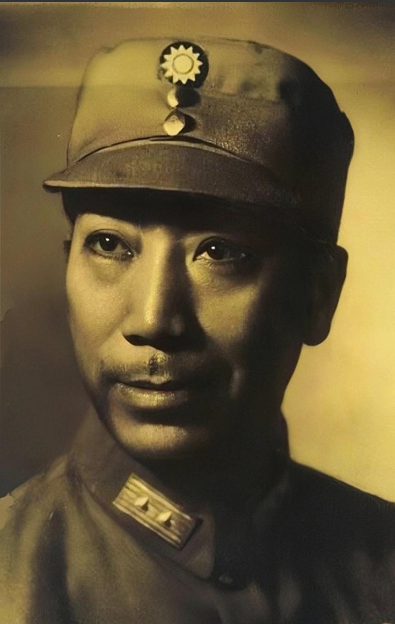 1946年，蒋介石专机抵沪，三位前侍卫长亲自接机，军统特工却被百米外拦下——究竟
