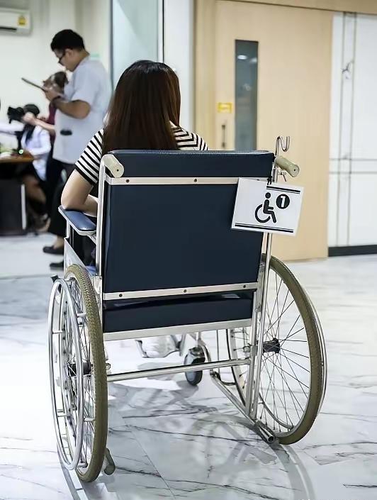 🌛辽宁鞍山，女子重病缠身，弥留之际将100万现金和160万的商铺留给残疾的