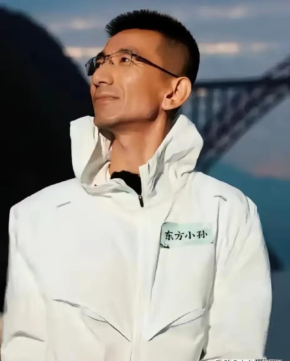 40岁“提前退休”？别信。小孙离开东方甄选才半年，钱包确实自由，人却闲不