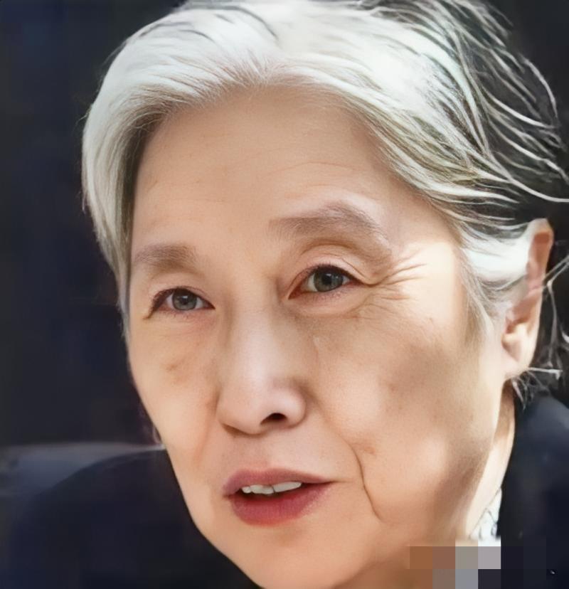 1979年，王光美迈出监狱大门，迎接自由，那一刻她万万没想到，第一个来探望的人竟