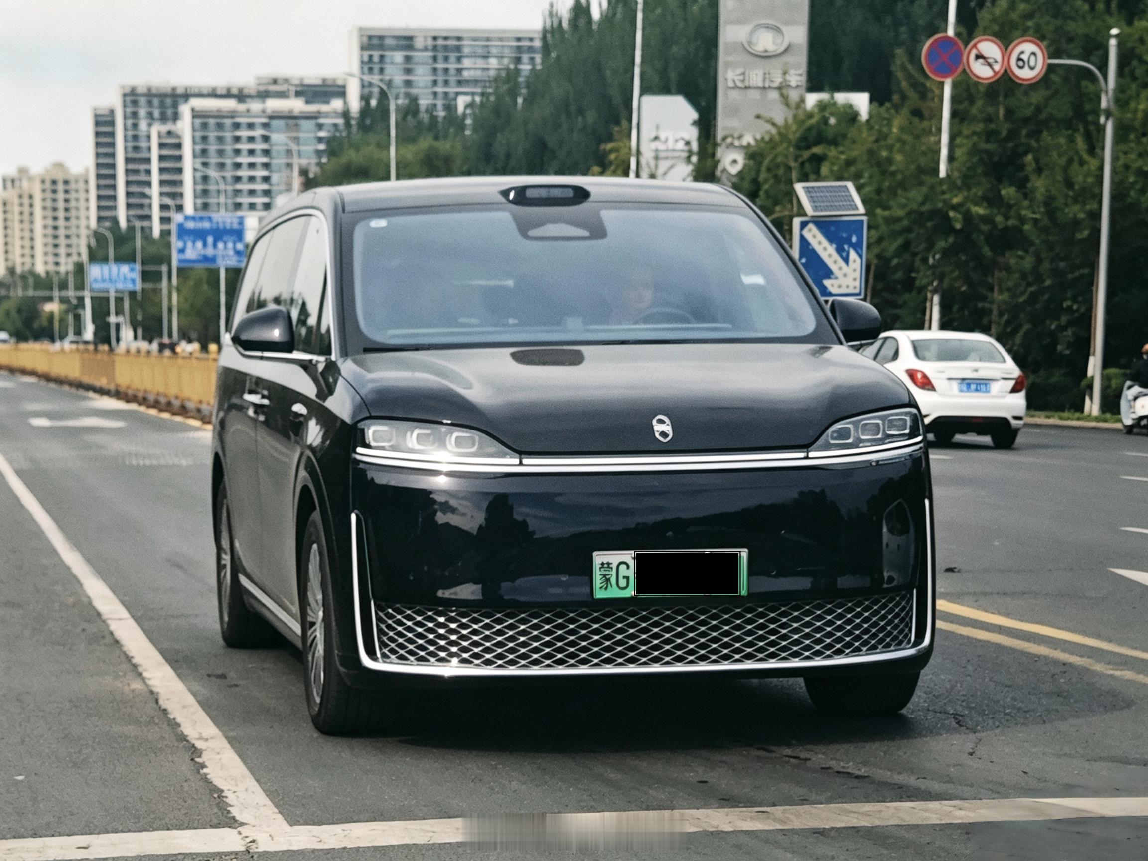 智界V9，看看能霸榜多久吧。MPV智界v9鸿蒙智行