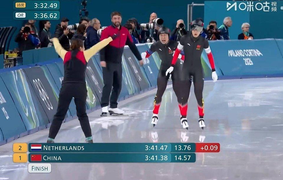 恭喜中国速滑男团夺得铜牌！创造全新历史不容易啊，教练组的战术策略太牛了，半决赛战