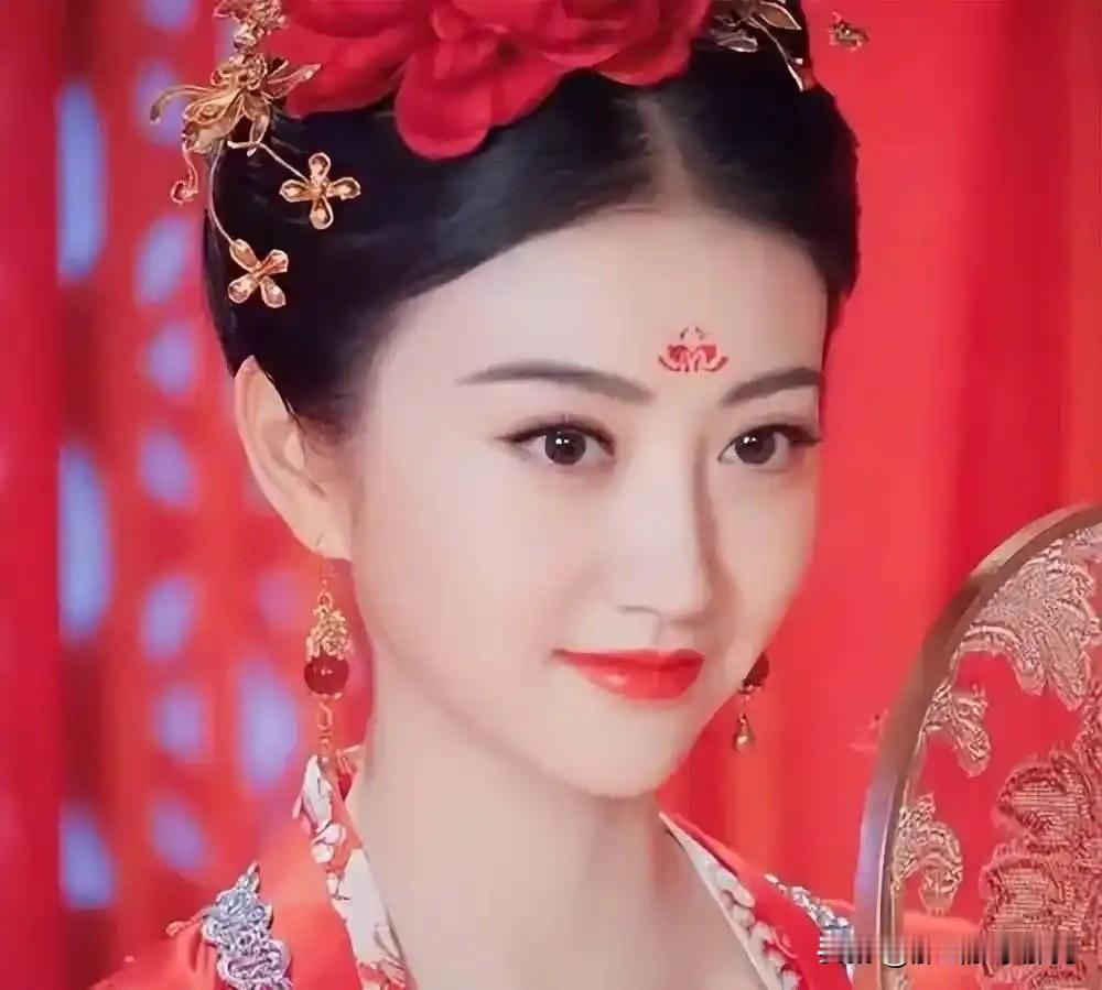 网上一直流传，说捧红人家富贵花的景甜的金主，是赵姨娘曾经的男人和前夫。这个说