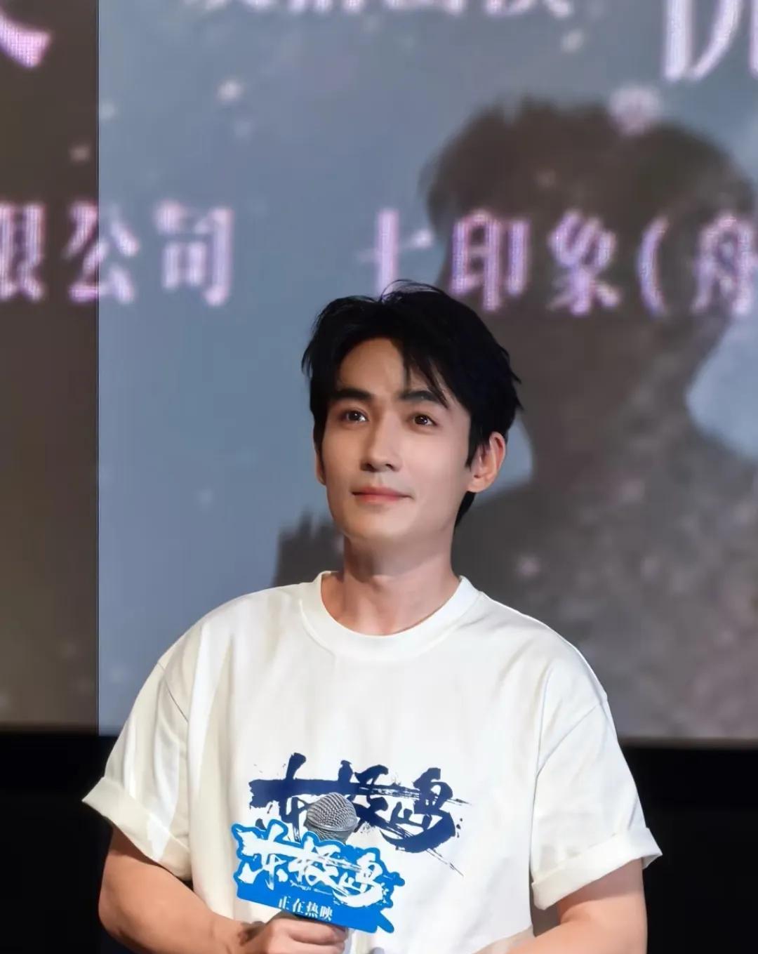 有种预感，朱一龙以后估计很难再演电影了。虽然他的演技很好，颜值，只是他这次可
