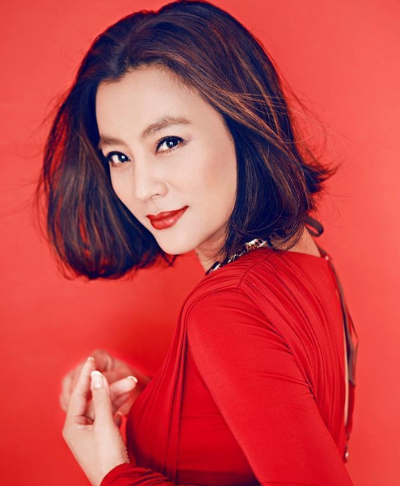 一次杨洁导演在杂志上看到一个照片，她火急火燎找到李成儒：“这个姑娘，你无论无何要
