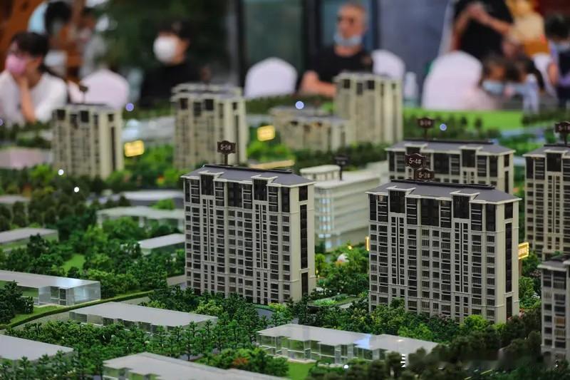 想要看房价到没到底，就不能看租售比。因为一旦看了租售比，铁定会觉得房价还有比较