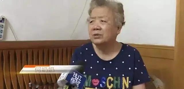 母亲重男轻女扇女儿一巴掌，女儿16年不回家，母亲：她太狠心了很多人听完这件