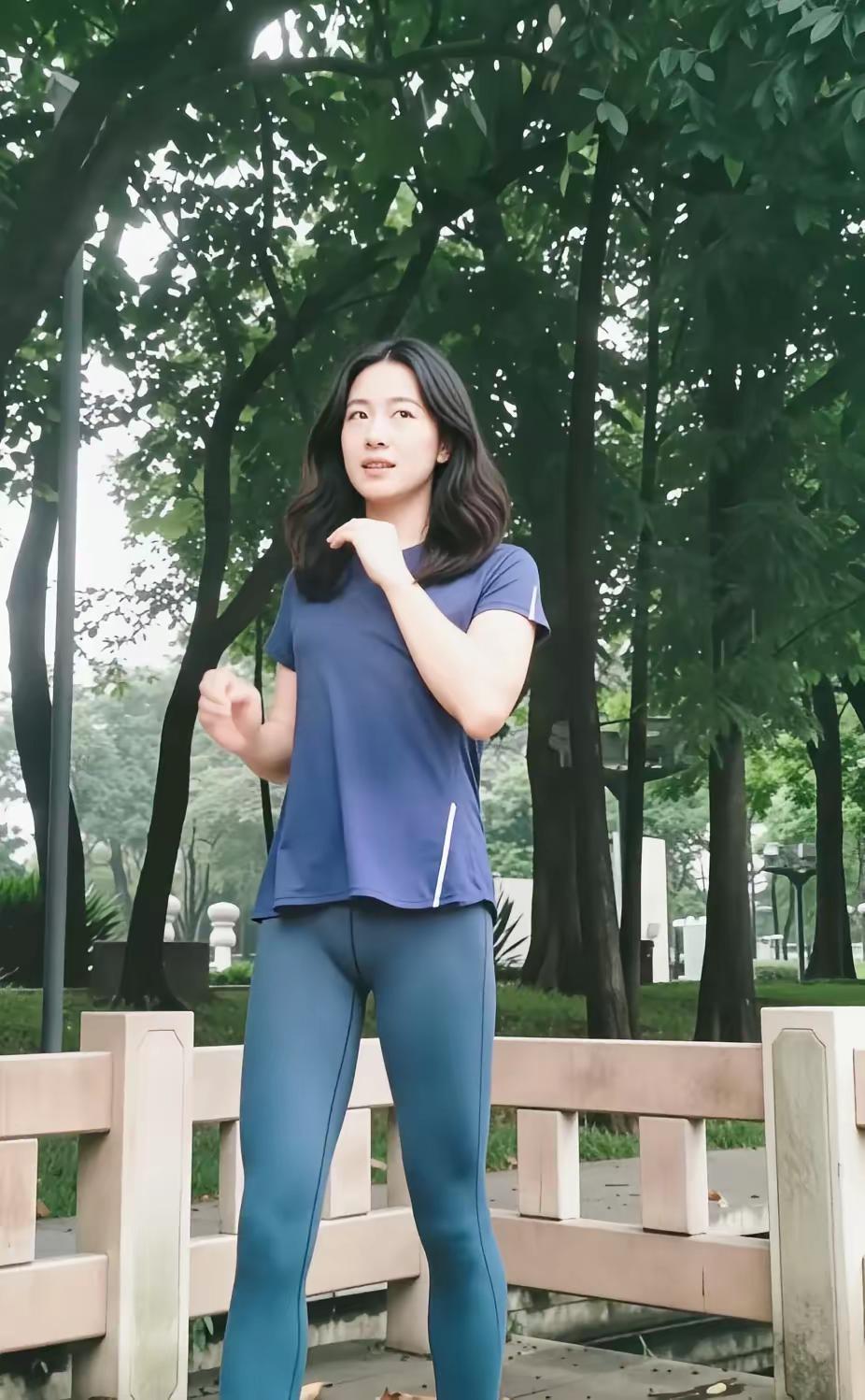 姐妹们，你们敢穿瑜伽裤出门吗？姐妹们，你们敢穿瑜伽裤吗？瑜伽裤瑜伽裤外搭遮臀瑜