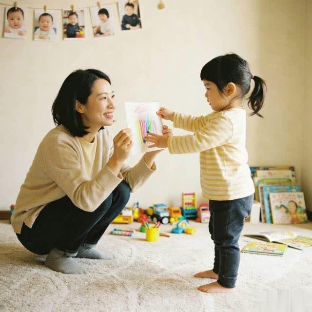 小孩开智，真的就在一瞬间养孩子最惊喜的，从来不是他突然考了高分，而是某一刻