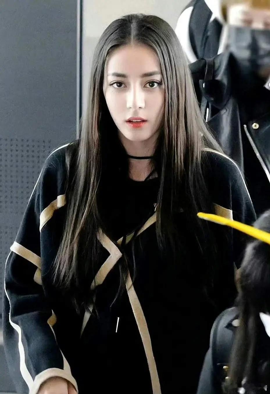 来看热巴早期机场图天生的大明星