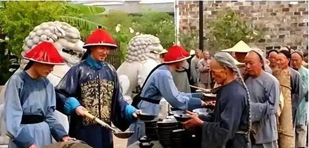 1370年，山东栖霞，曾经有个地主家族，占了两万多亩地，横跨好几个村子，却没惹人