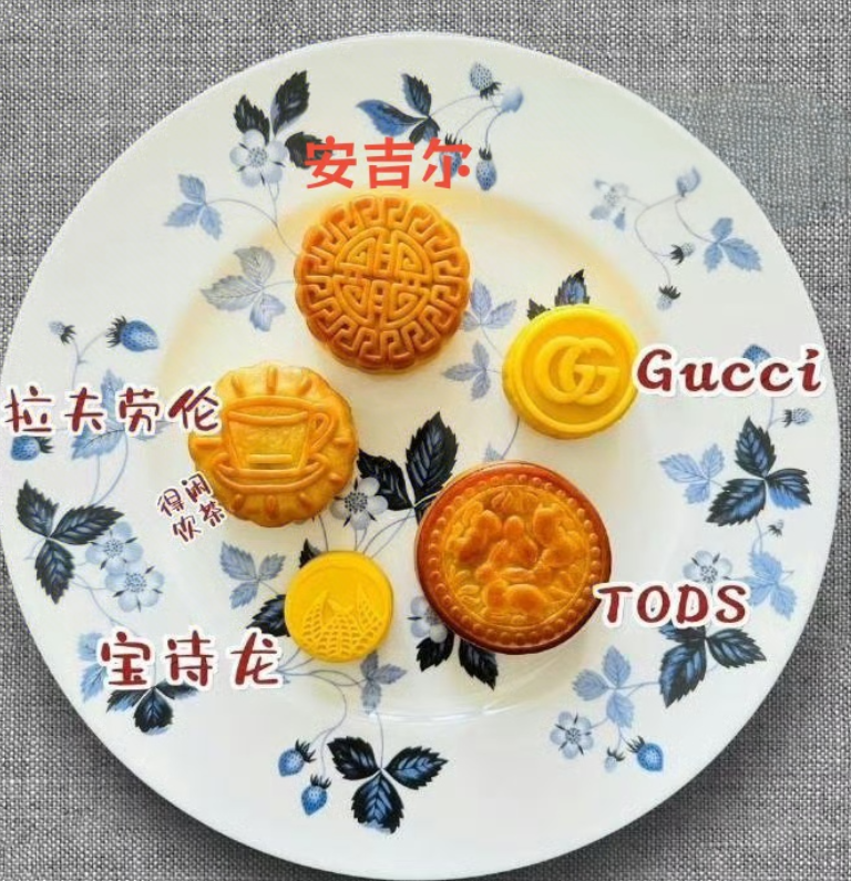 肖战去年晒的月饼，别家破防到今年。有人猜测肖战今年为什么不晒？他想晒就晒，不想晒