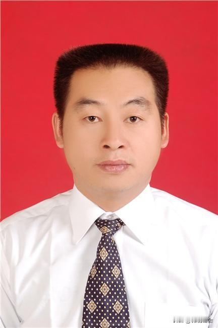 在我们以往的认知里，中小学校这片领域比较清廉，校长们很少有出现贪腐问题，因为他们