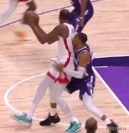 老样子！杜兰特谈威少：“他还是老样子。”“能量十足。”“每球必争。”