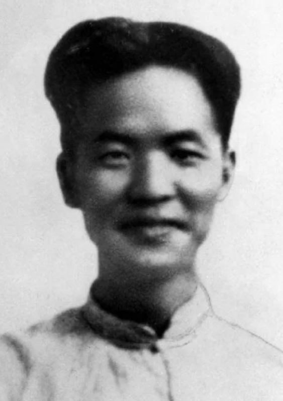 1933年5月，邓中夏被抓捕后，始终没有暴露身份。突然，叛徒林素琴高喊：“他就是