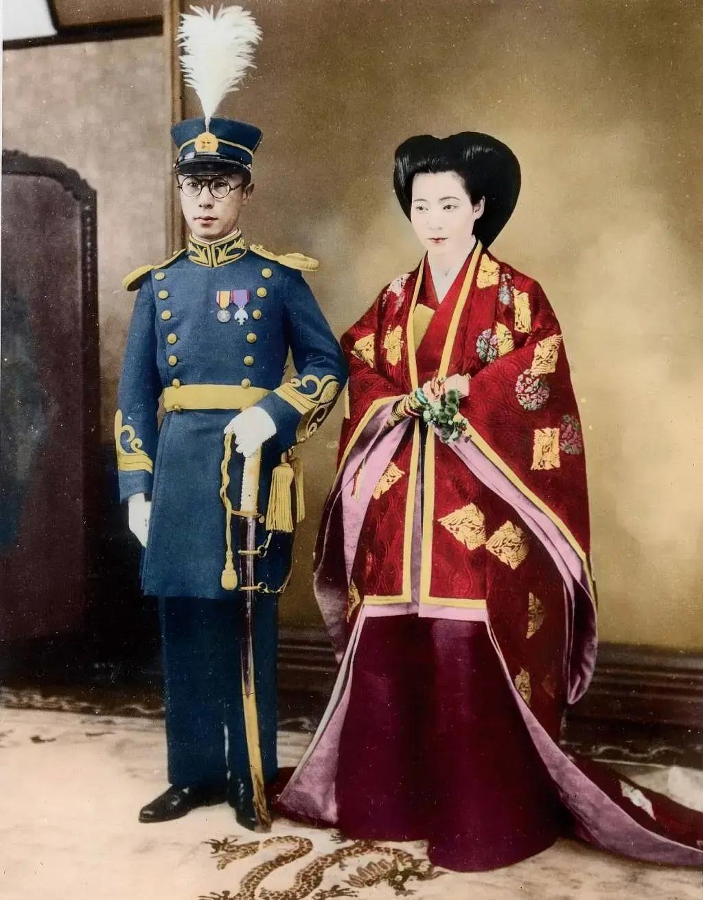 1937年4月3日，日本东京军人会馆，30岁的溥杰和23岁的嵯峨浩举行婚礼。