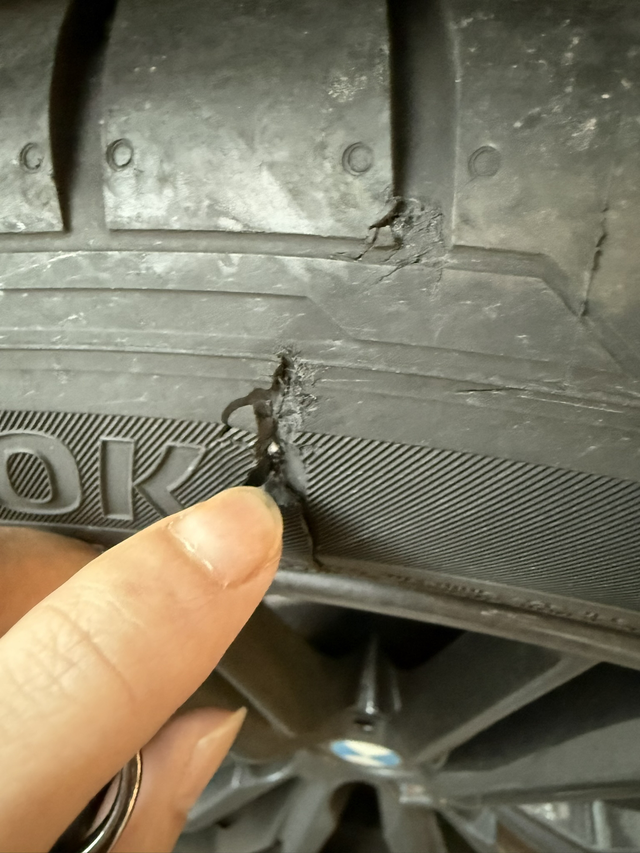 有必要换胎吗兄弟们突然发现轮胎侧面裂了需要更换吗开了2w公里