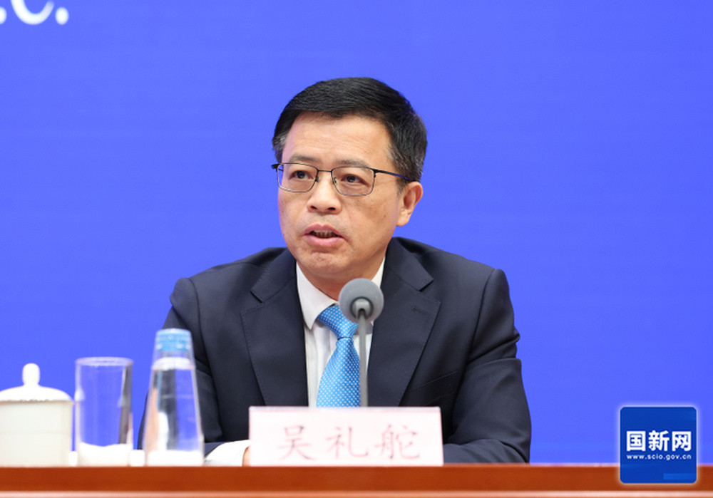 人力资源社会保障部: 计划在“十五五”时期, 制修订200个以上的国家职业标准