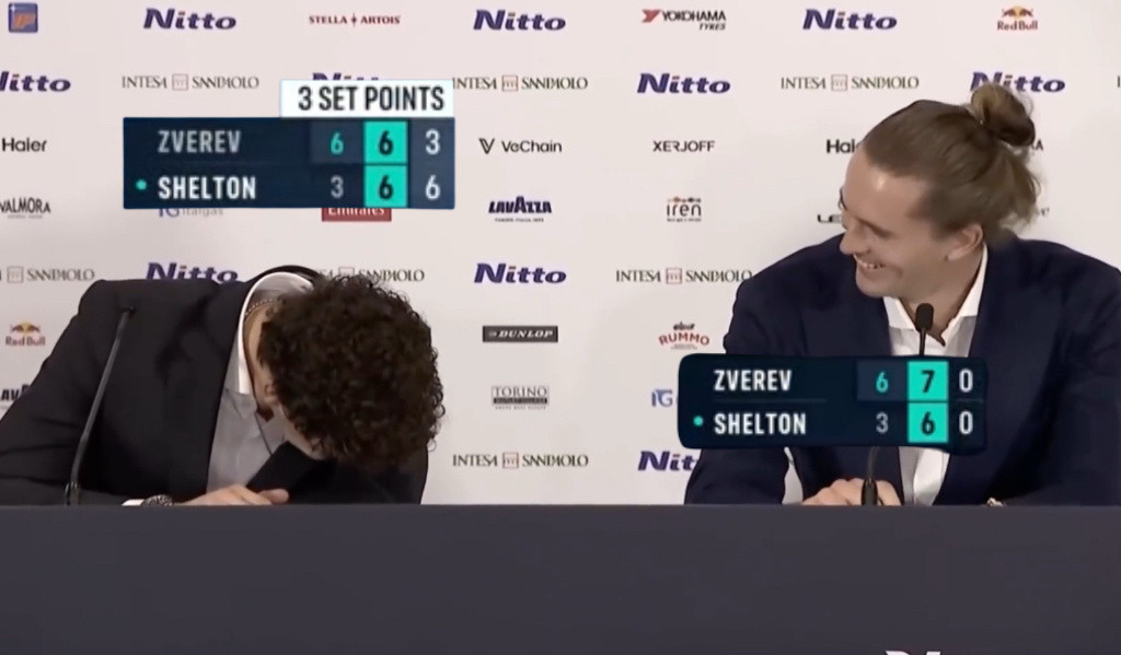 ATP年终总决赛比约·博格组首轮，兹维列夫第二盘抢七3-6落后连得五分，最终6-