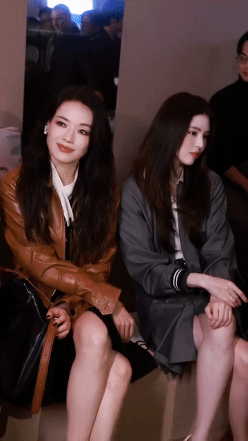 舒淇活人感好强，好灵动，韩素希在干嘛呢？整个人紧绷绷的？一动不动，这是脸上做不了