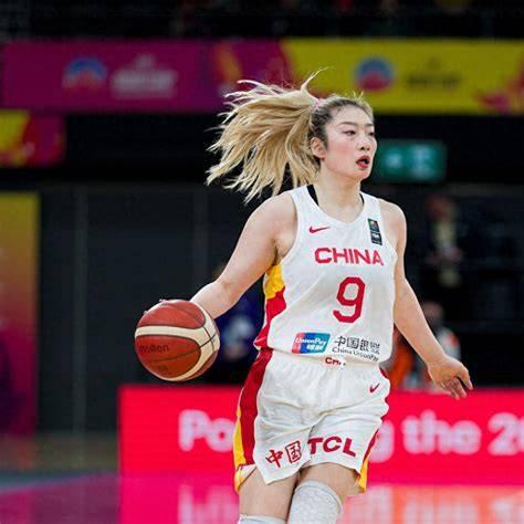 李梦无缘国家队，并不是什么遭到打压或排挤！31岁的她如今拿着海外联赛的高薪，还拥