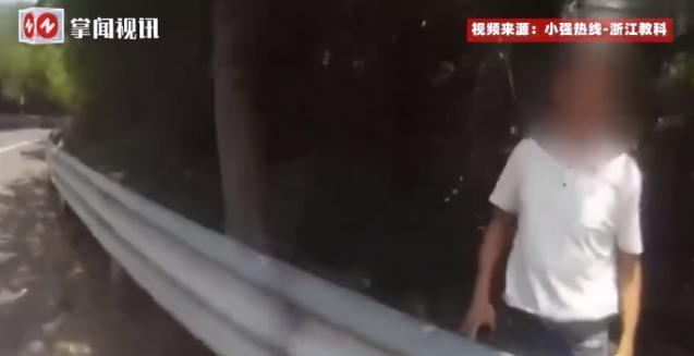 “这下后悔了吧！”2025年7月浙江湖州，一男子开着奔驰车在高速上行驶，谁知突然