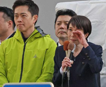 日本记者佐藤章都看不下去了，直接表示高市早苗的哭戏太假了，演戏都演不明白。 