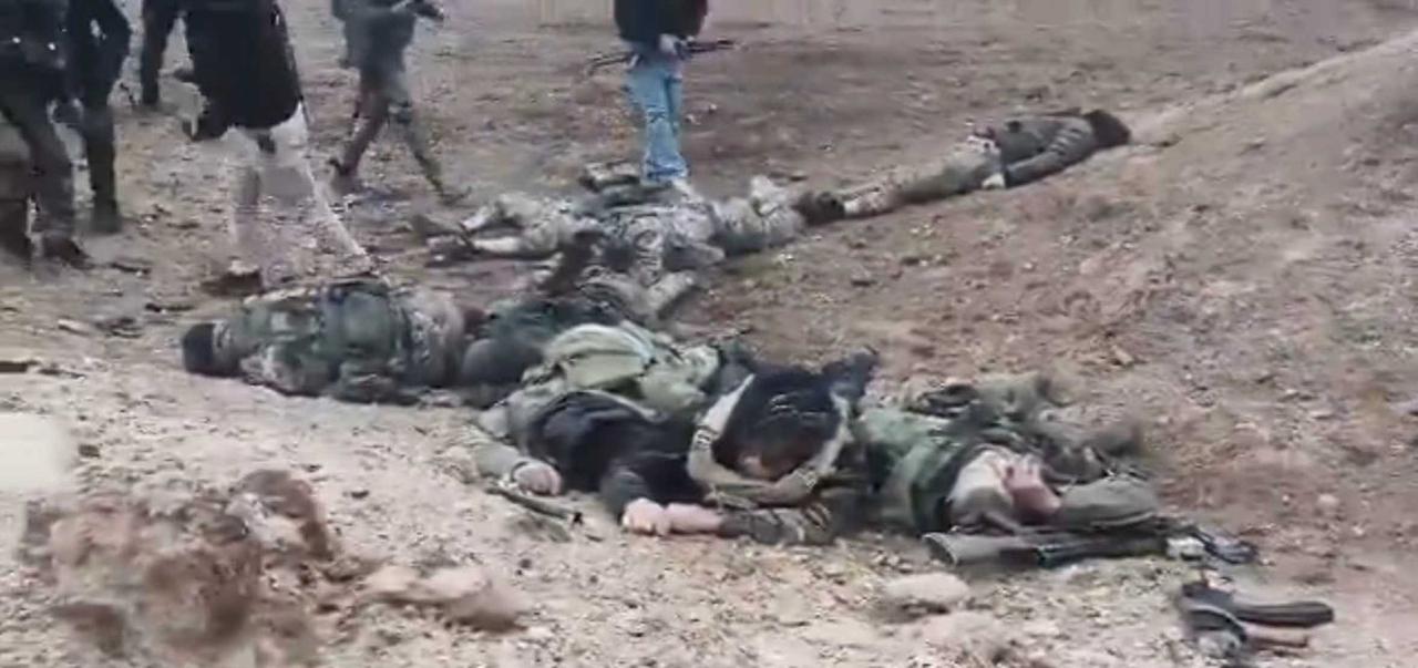 叙利亚科巴尼方向，到处都是库尔德游击小组，朱拉尼的手下又被打死了一地，身上的武器