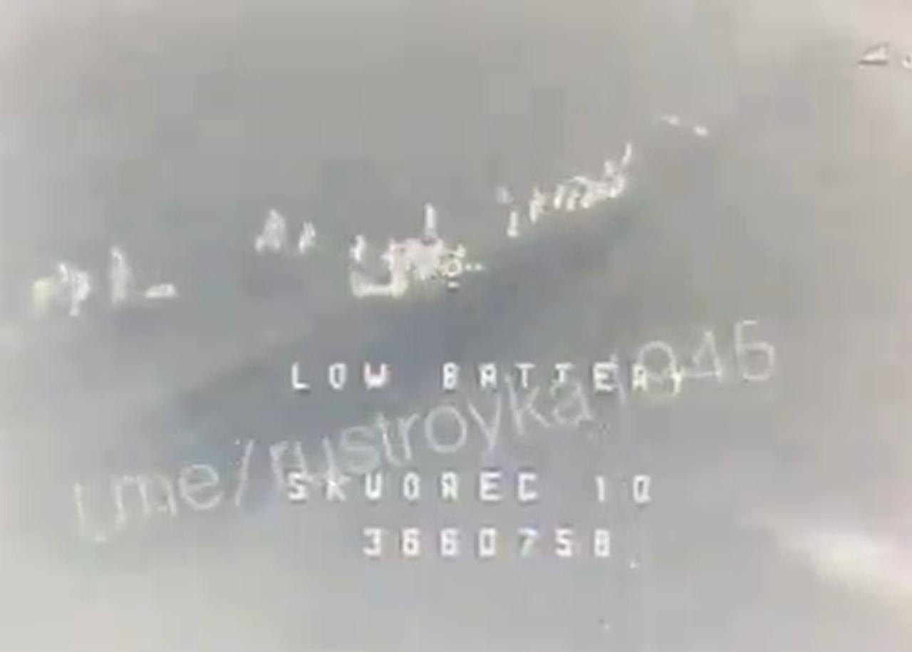 2025年11月9日的FPV无人机视频，显示俄罗斯对田野中撤退的乌
