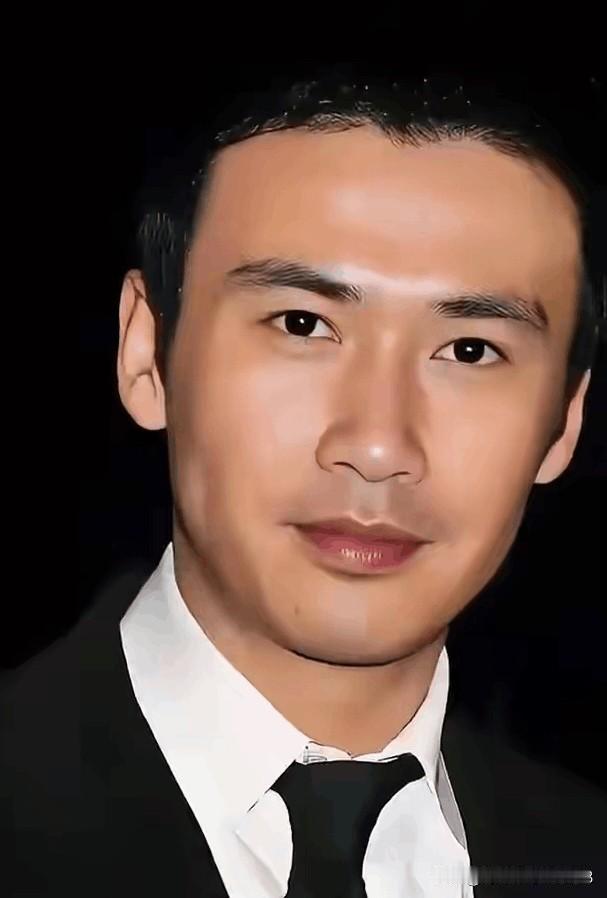 娱乐圈60后的那些男演员里，就属他最为帅气，颜值高，形象佳，比严屹宽帅气，比尊