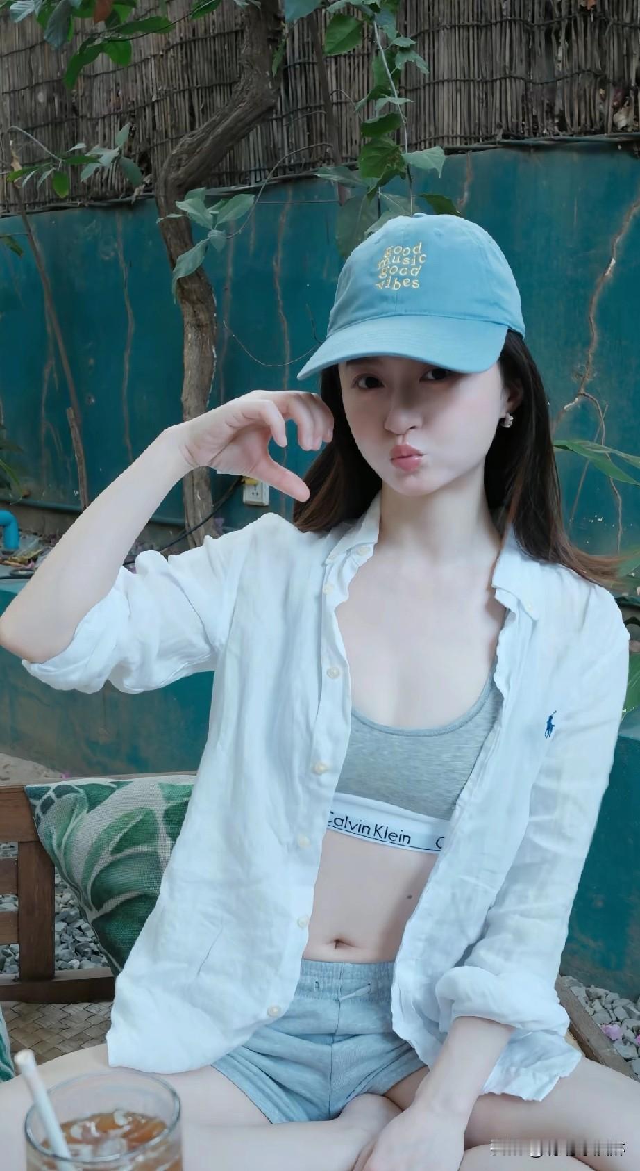 清新穿搭，轻松惬意，享受美好时光！