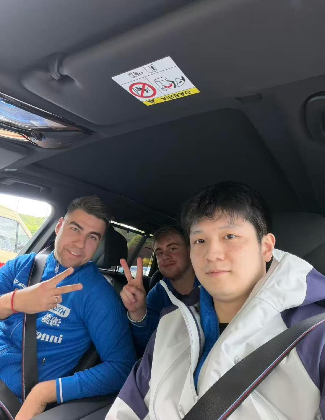 瑞典乒乓球运动员莫雷加德更新中文社媒，发文表达欧冠后感受并配图与樊振东、达科车内