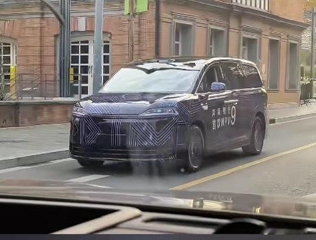 明年的智界MPV，会成为岚图梦想家真正的对手。不过鸿蒙智行的增程电池包已经形成了