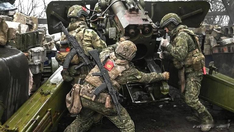 俄防长：解放红军城为顿巴斯最后攻势铺平道路在俄国防部扩大会议上，俄罗斯国防部