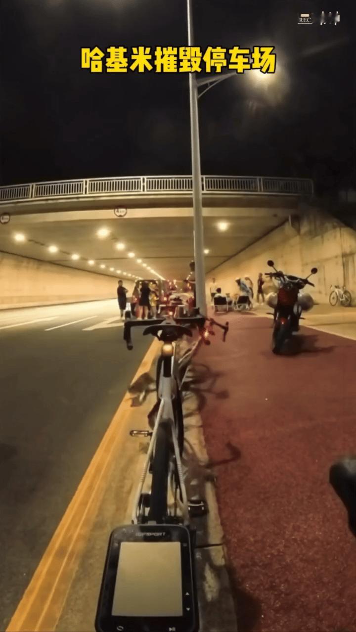 哈基米摧毁停车场​​​