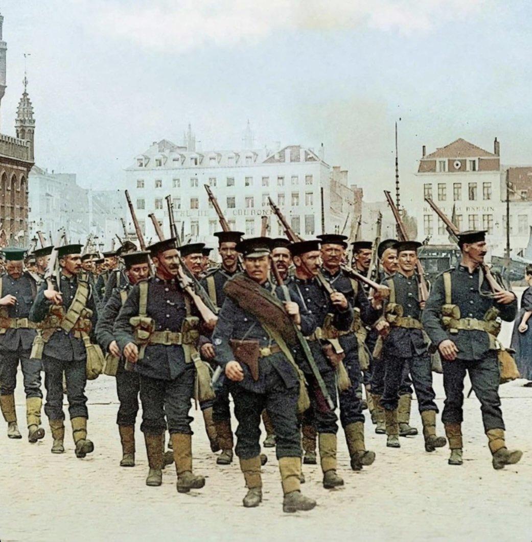 温斯顿·丘吉尔于1914年8月组建皇家海军师（RoyalNavalDivis