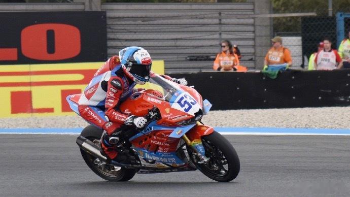 张雪机车一脚压线把名次压赚了在摩托赛事荷兰站中，张雪机车在BOP性能限制的不利