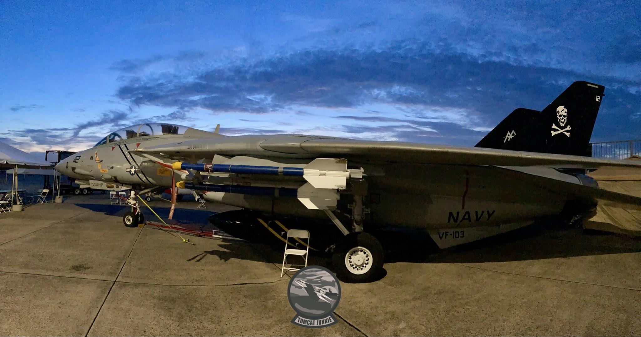 猫宁。在怀尔德伍德海军航空站颐养天年的海盗旗中队涂装F-14大猫BUNO161