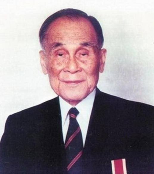 他裸捐给国家2000亿，96岁去世时享受国葬规格，儿子却开出租谋生，这位被誉为“