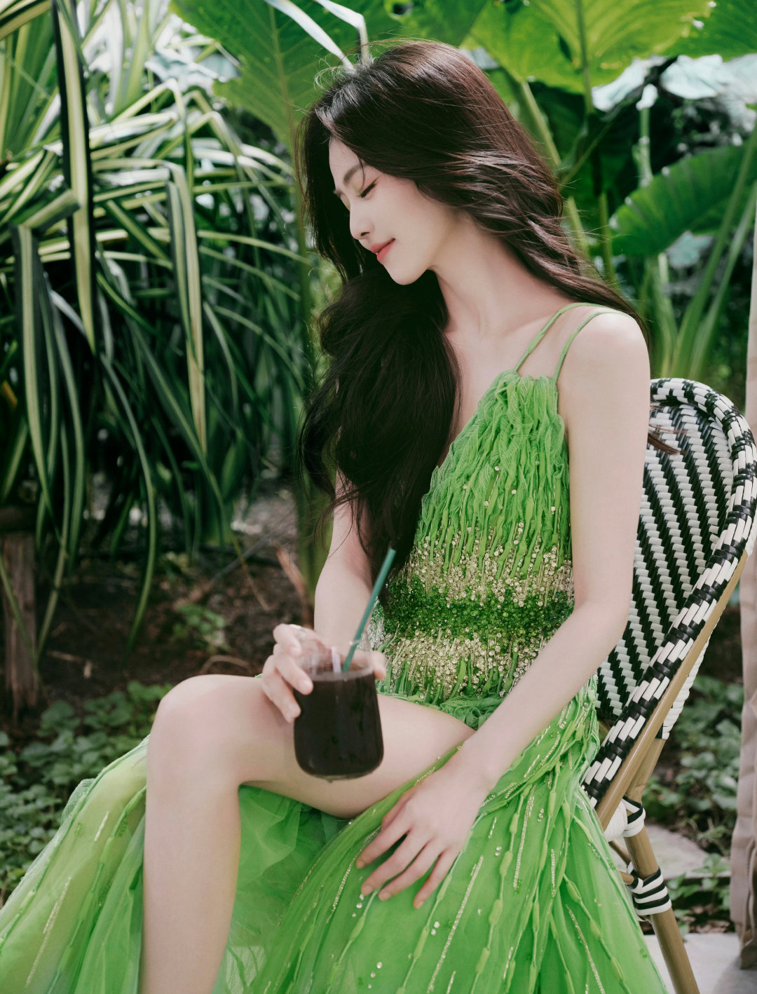 小鹿美得让人移不开眼🤩期待小鹿与海外茸茸线下见面呀#白鹿海外见面会#💚#白鹿#​