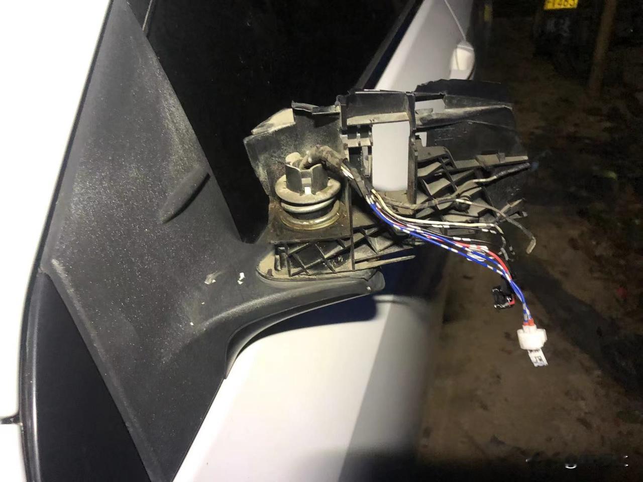 还是拆车件划算卡罗拉倒车镜4S店更换价格628拆一个300当然，前提是能