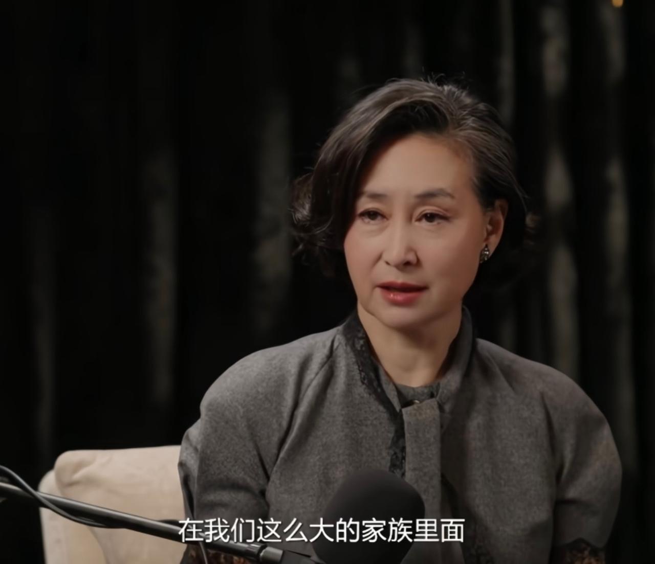 何超琼:“在我们这么大的家族里面，其实也某种程度上，我们每一个人都要锻炼自己，不