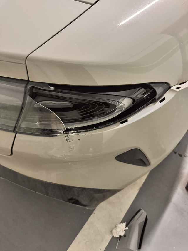 Su7尾灯如何修复车辆在倒车的时候不小心撞到墙角导致车尾受损尾灯罩破解问