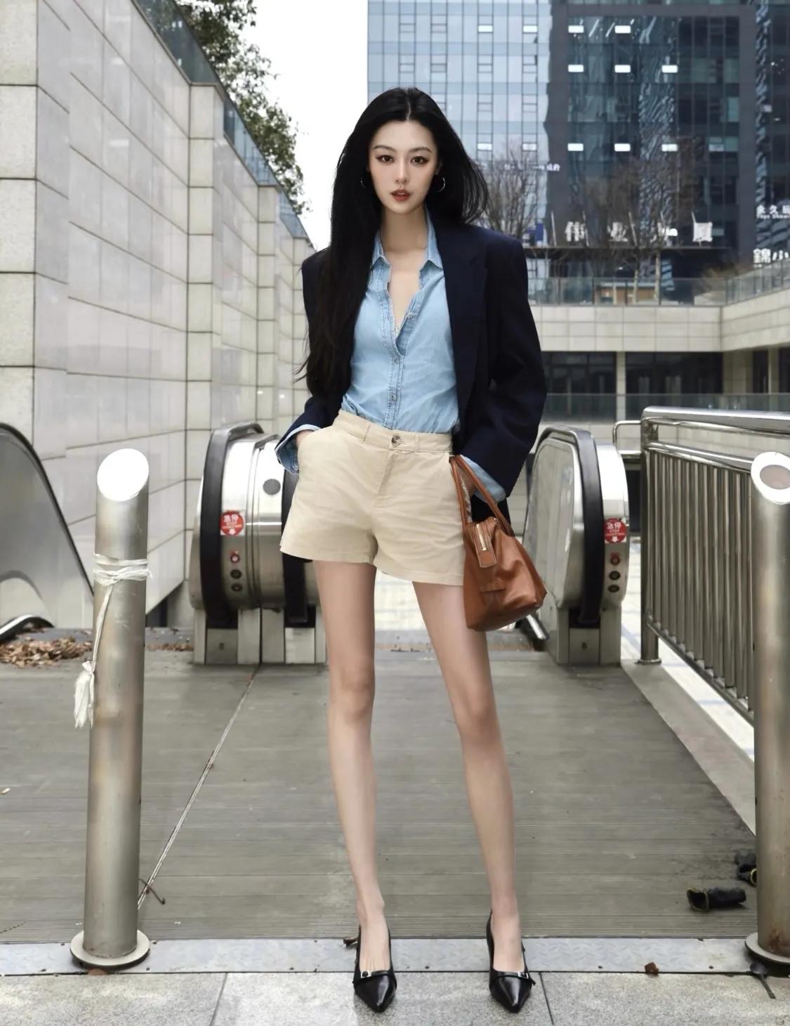 黄蓝撞色一直是经典搭配