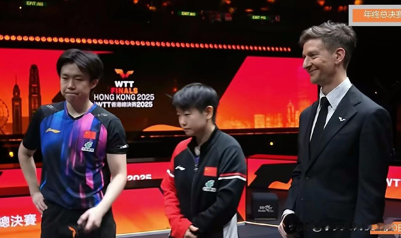 王楚钦气鼓鼓的是跟谁生气了吗？跟孙颖莎吗？首先上场四对组合看到上场背景都笑了