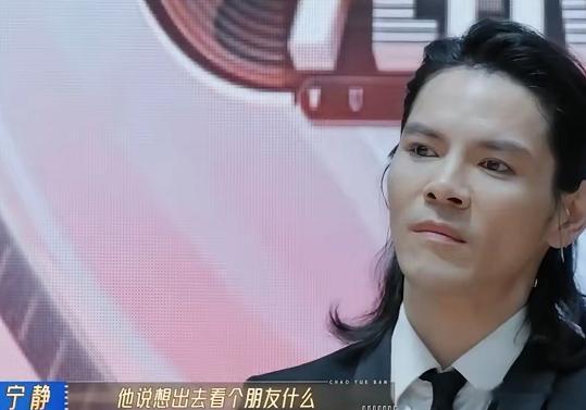 在一档节目中，向佐边参加，宁静说，我要替向佐说一句话，因为他的家教特别的严，今天
