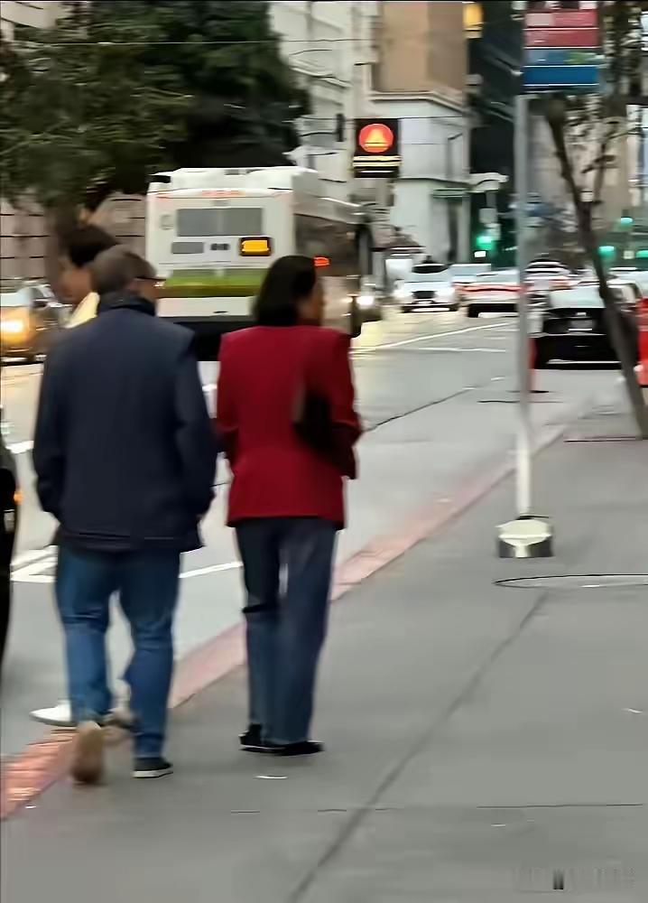 这俩货在犹撒眼里就是养肥的羔羊。犹撒心里直痒痒，巴不得一口吞下这两只已经到手的肥