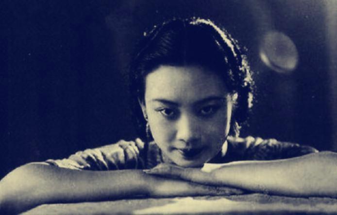 1956年，毛人凤病重卧床，妻子向影心端来汤药悉心照料，谁知毛人凤饮下药汤后竟突